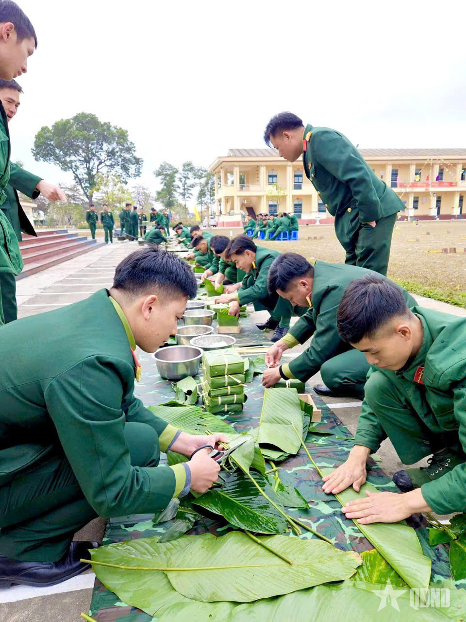 Gói yêu thương trong từng chiếc bánh chưng